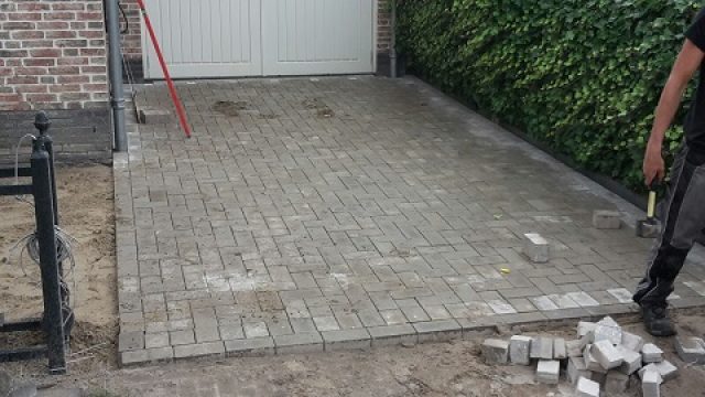 Bestrating oprit en tuinaanleg Almere