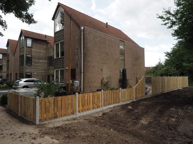 Tuinaanleg Zeewolde met tuinschermen