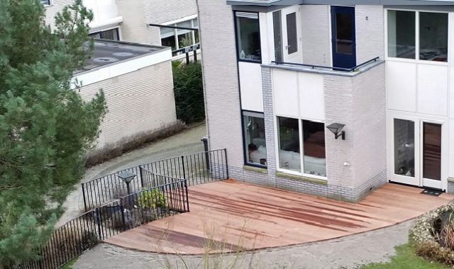 tuinaanleg met vlonder