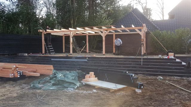 Tuinaanleg met houtbouw in Hilversum